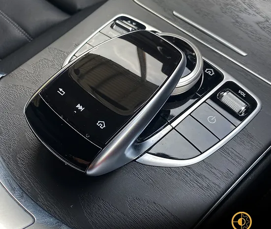 
								2019 MERCEDES C200 AMG full									