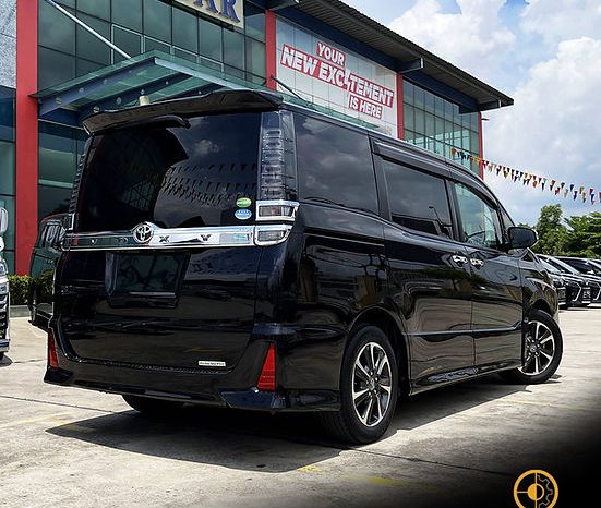 
								2018 TOYOTA VOXY ZS KIRAMEKI full									