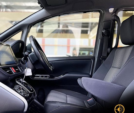 
								2018 TOYOTA VOXY ZS KIRAMEKI full									