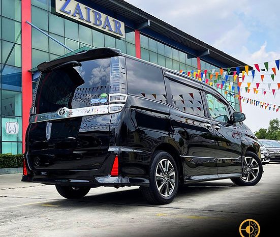 
								2018 TOYOTA VOXY ZS KIRAMEKI full									