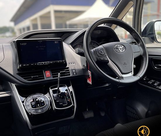 
								2018 TOYOTA VOXY ZS KIRAMEKI full									
